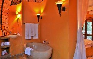 Tony Sparkes Wildlife & Photo Safaris - Hoyo-Hoyo Safari Lodge - View Of The Bathroom
